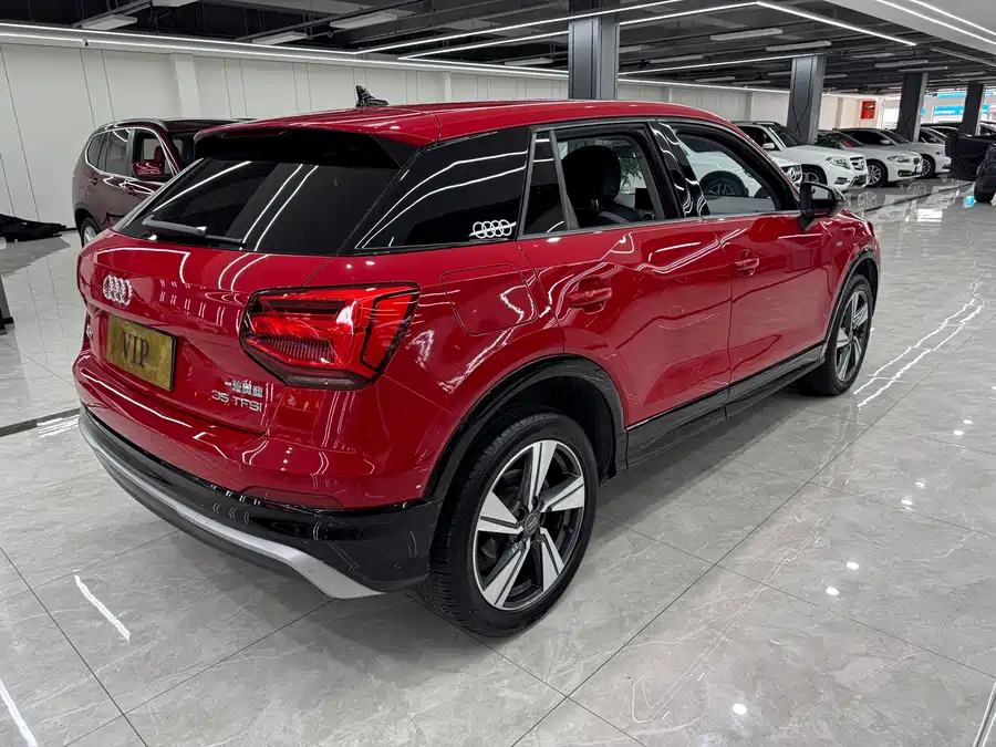 Audi Q2L