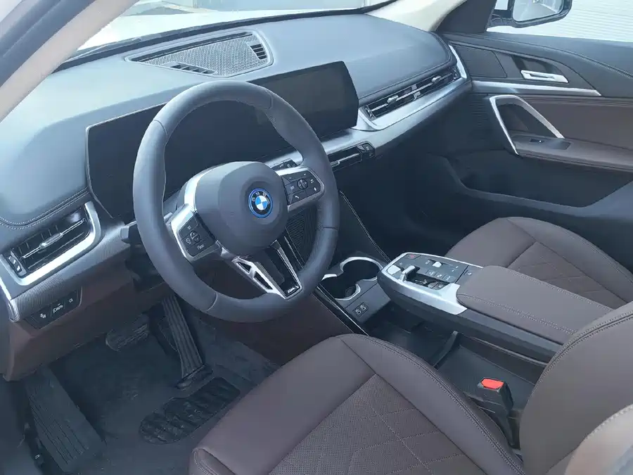 BMW iX1