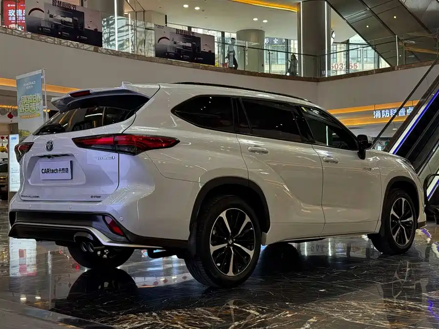 Toyota Crown Land