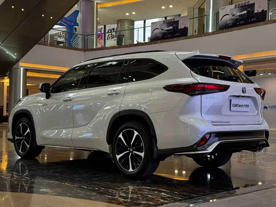 Toyota Crown Land