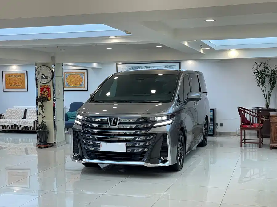 Toyota Crown Vellfire