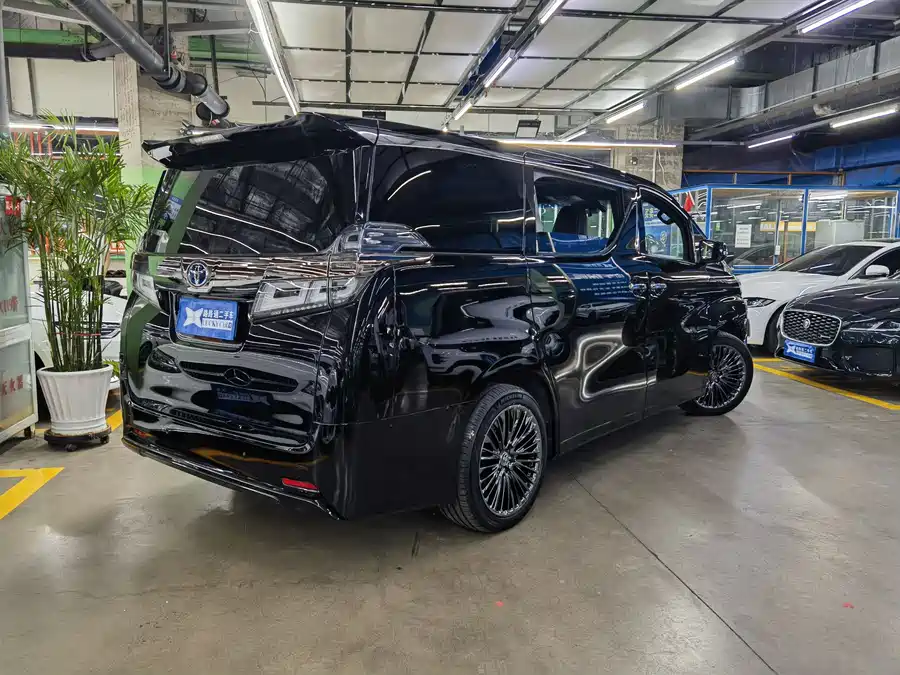 Toyota Crown Vellfire