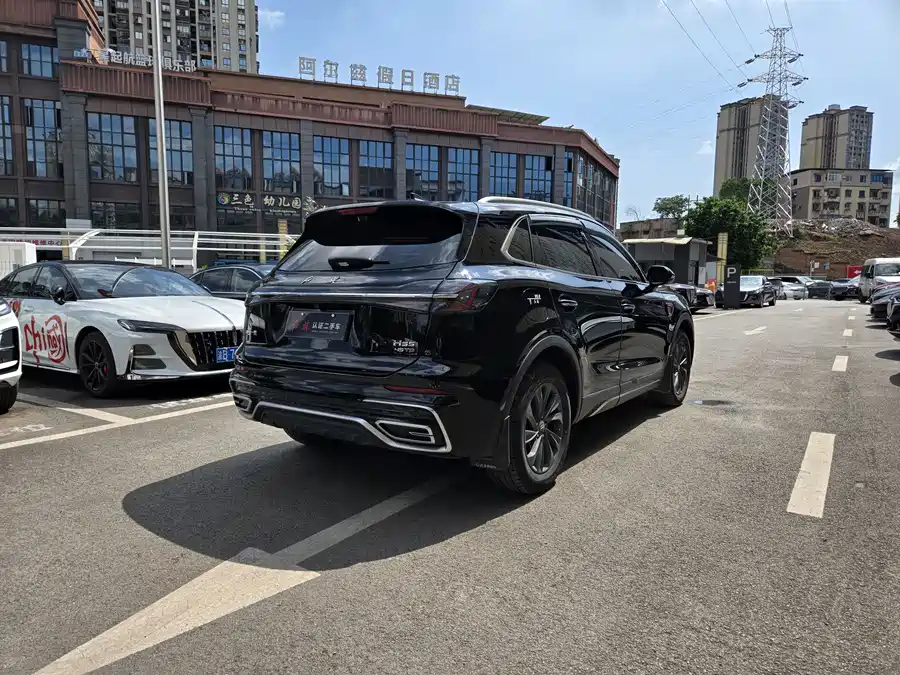 Hongqi HS5
