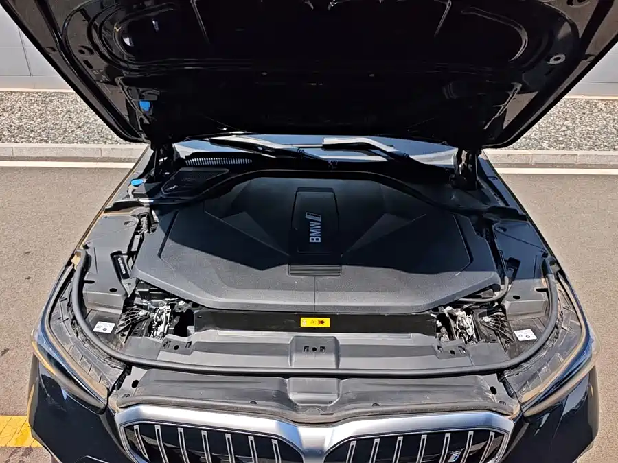 BMW i5