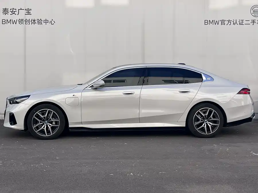 BMW i5