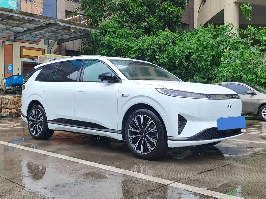 Dongfeng eπ008