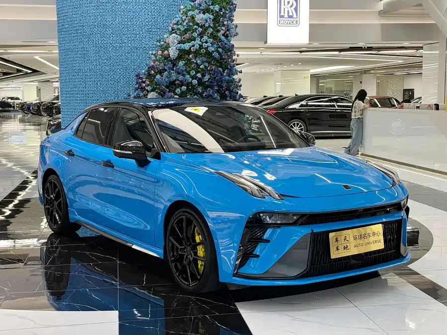 Lynk & Co 03