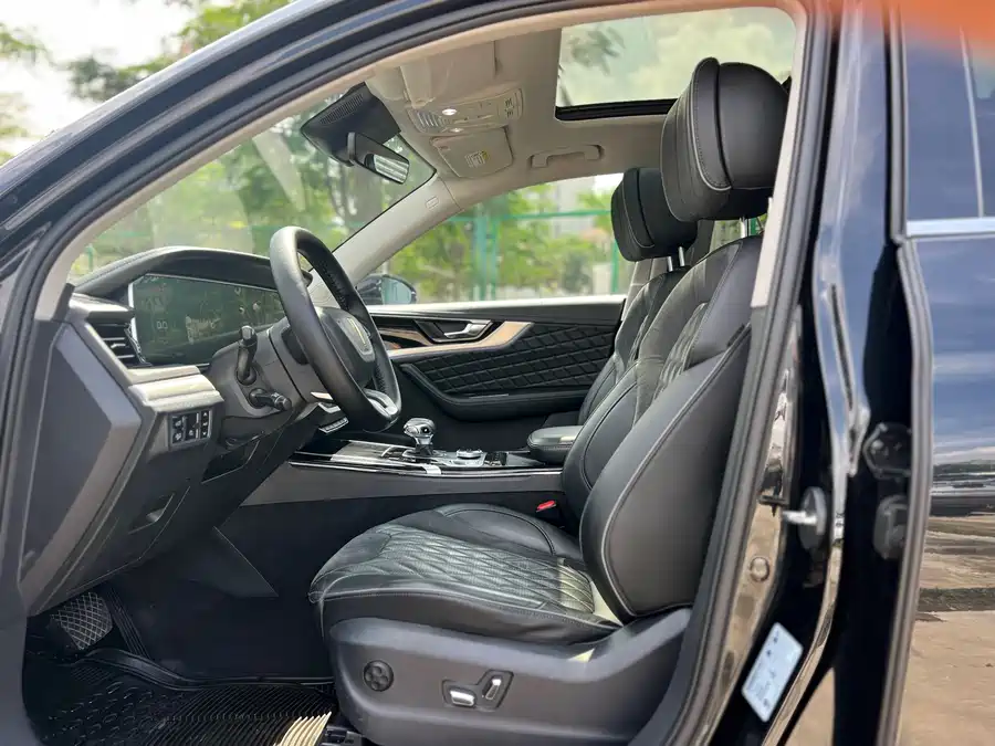 Hongqi HS5