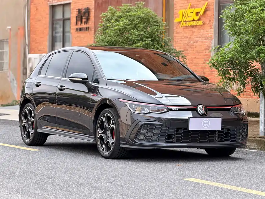 Volkswagen Golf GTI