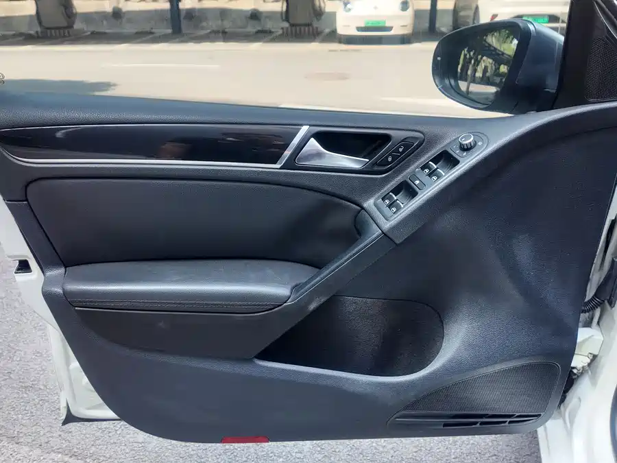 Volkswagen Golf GTI