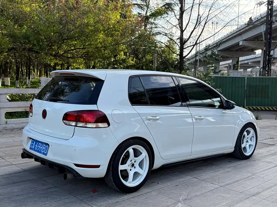 Volkswagen Golf GTI