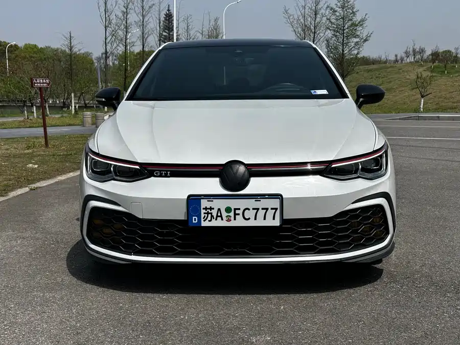 Volkswagen Golf GTI