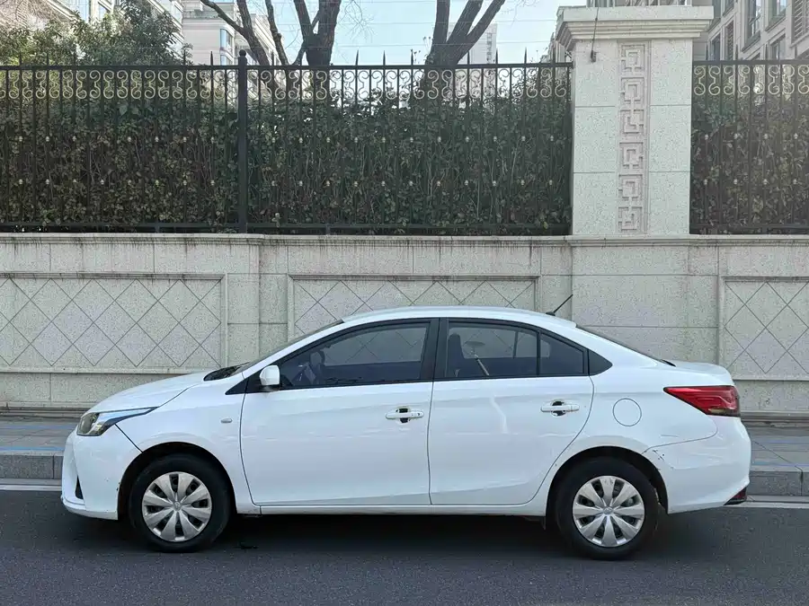 Toyota YARiS L Enjoy