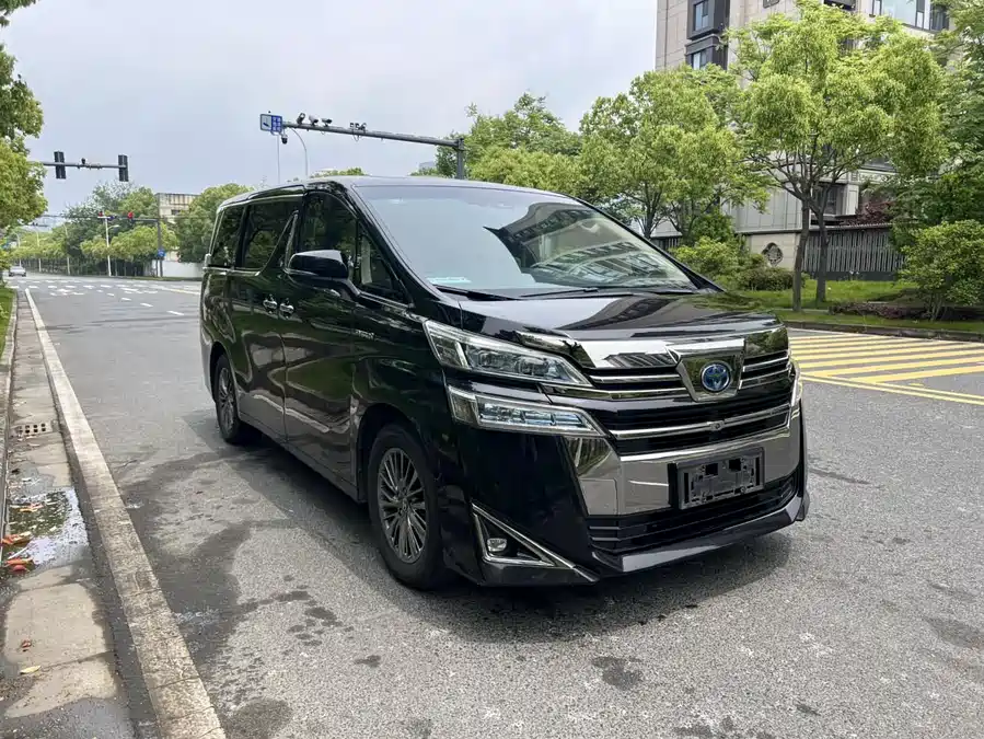 Toyota Crown Vellfire