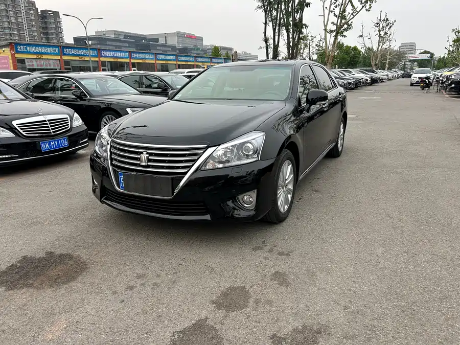 Toyota crown