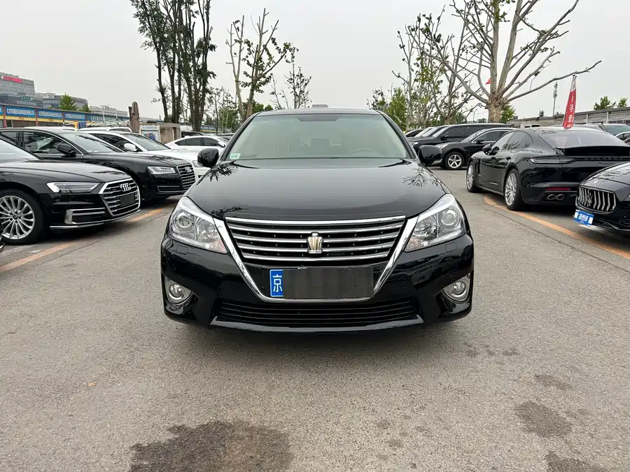 Toyota crown