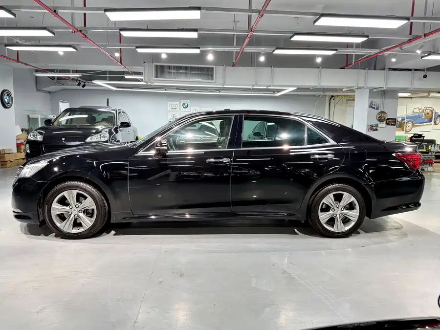 Toyota crown