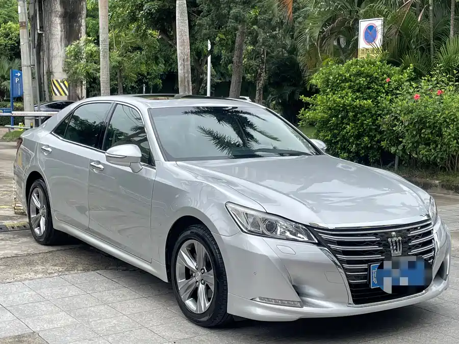 Toyota crown
