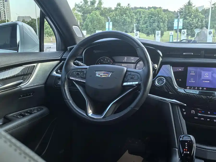 Cadillac XT6