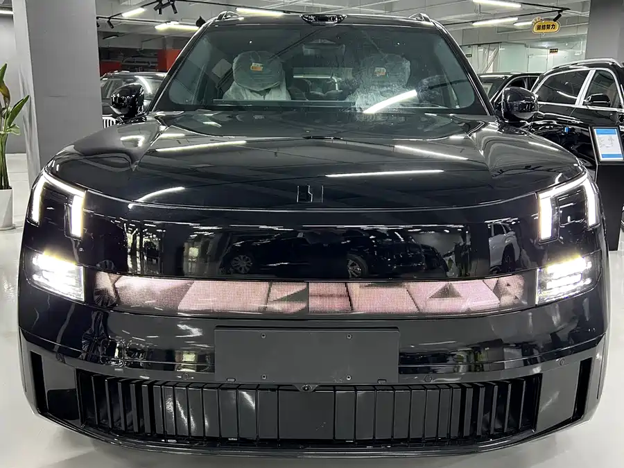 Lynk & Co 900