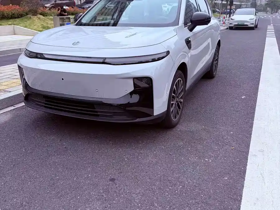 Leapmotor B10