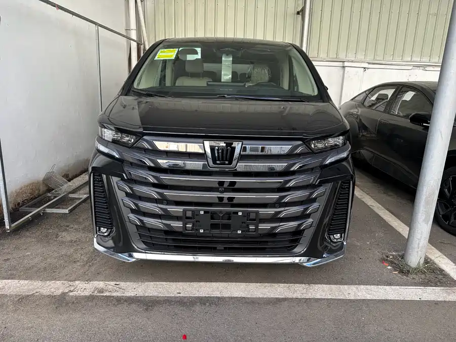 Toyota Crown Vellfire