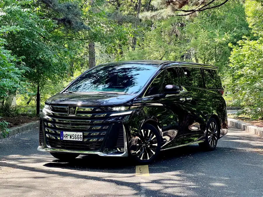 Toyota Crown Vellfire