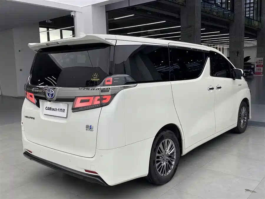 Toyota Crown Vellfire