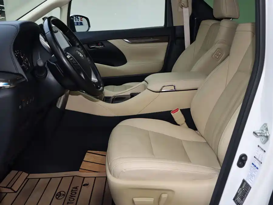 Toyota Crown Vellfire