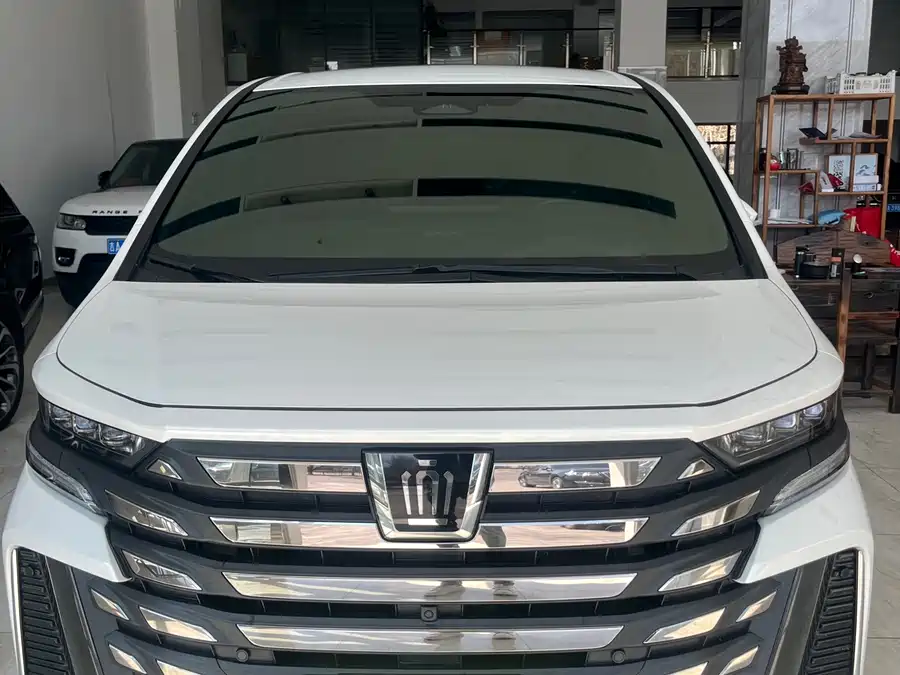 Toyota Crown Vellfire