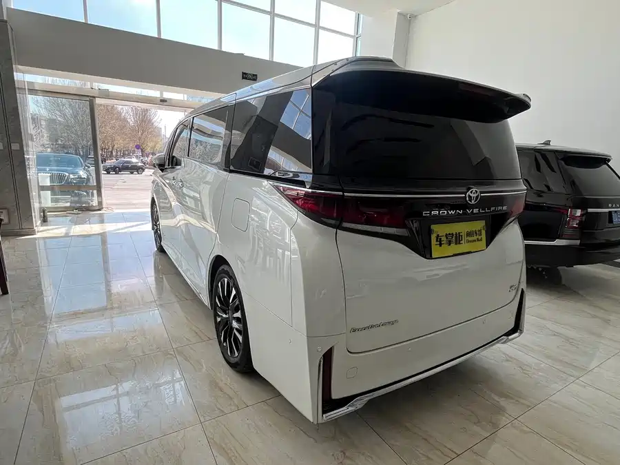 Toyota Crown Vellfire