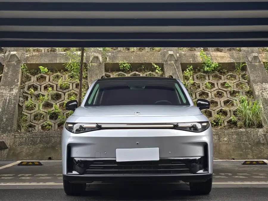 Leapmotor C16