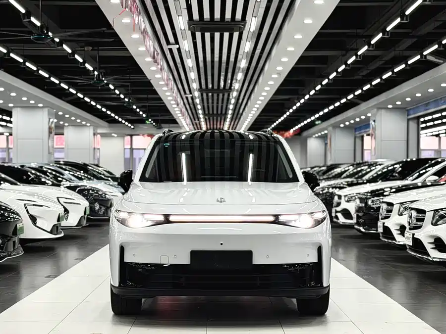 Leapmotor C16
