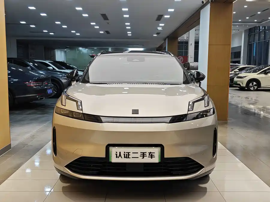Lynk & Co 08 EM-P
