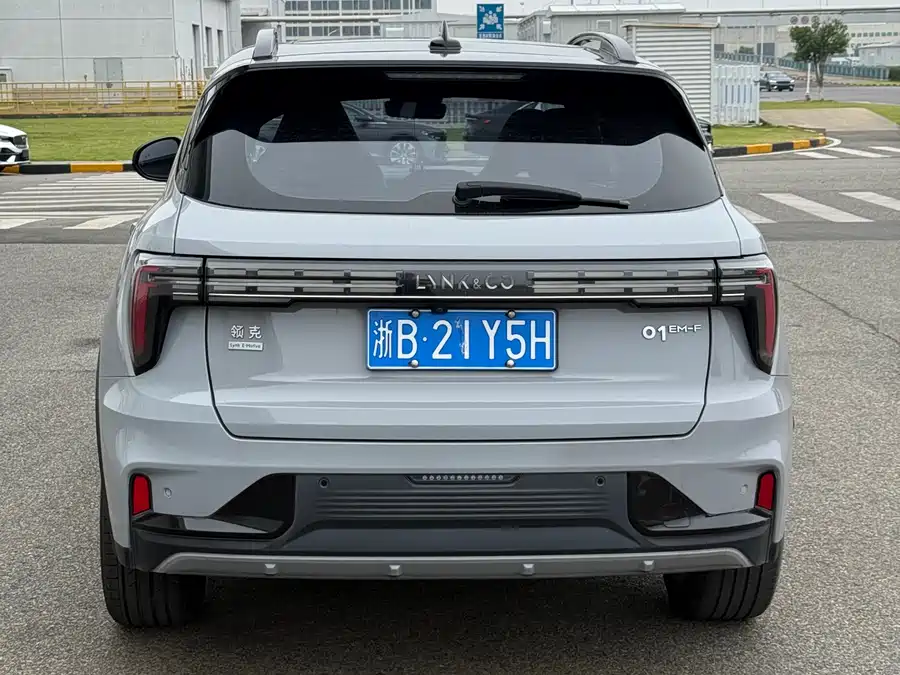 Lynk & Co 01