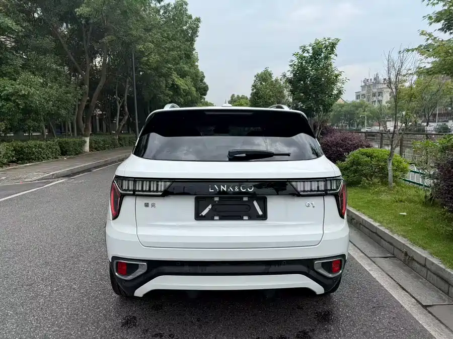 Lynk & Co 01
