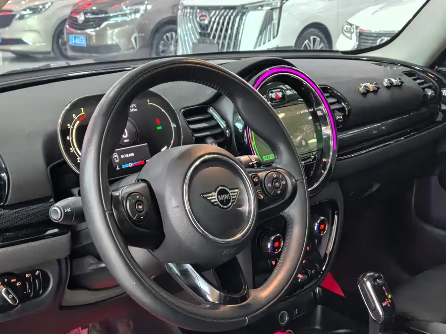 MINI CLUBMAN