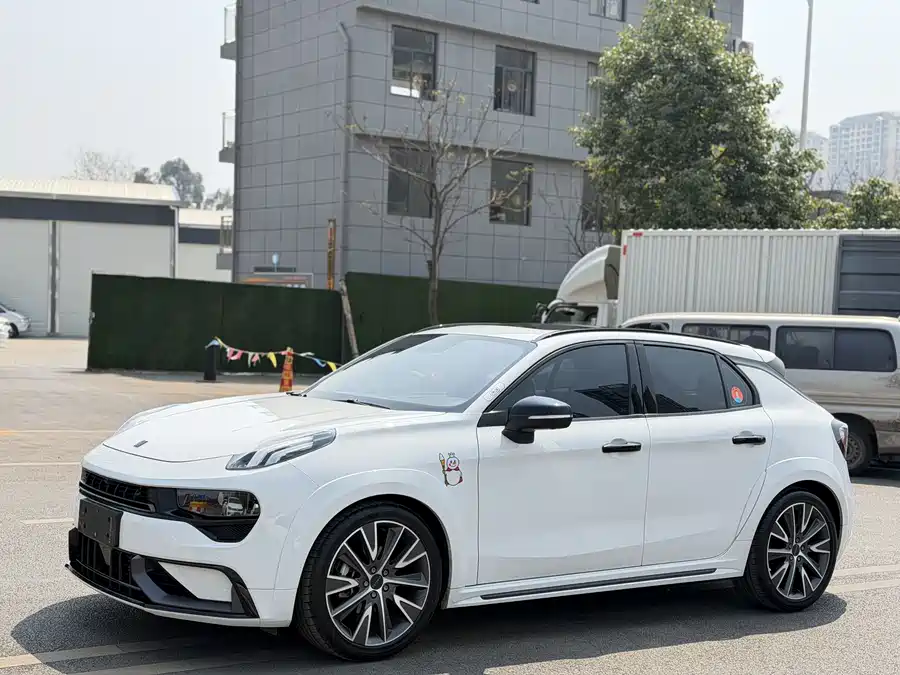 Lynk & Co 02