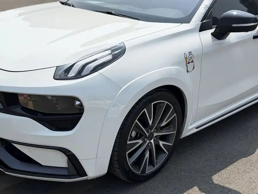 Lynk & Co 02