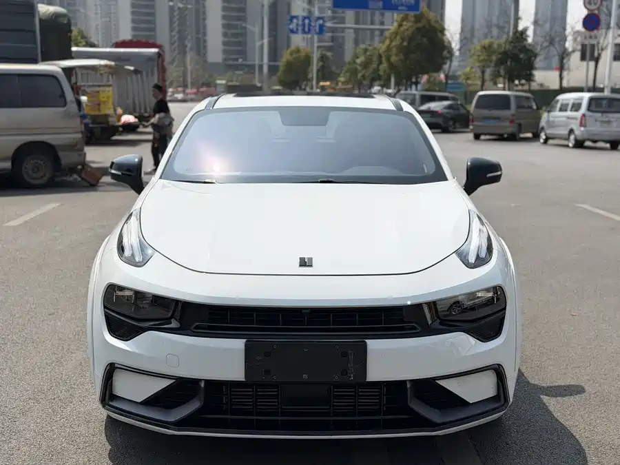 Lynk & Co 02