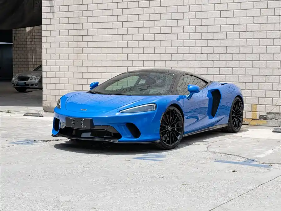McLaren GT