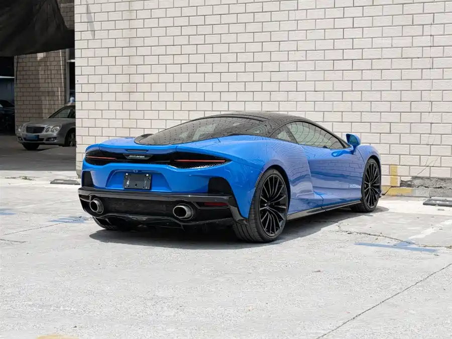 McLaren GT