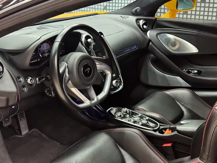 McLaren GT