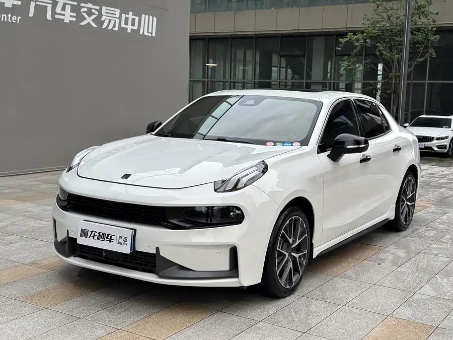 Lynk & Co 03