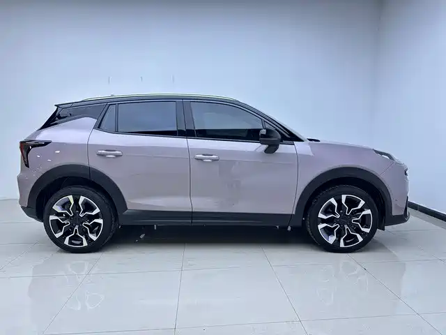 Lynk & Co 06