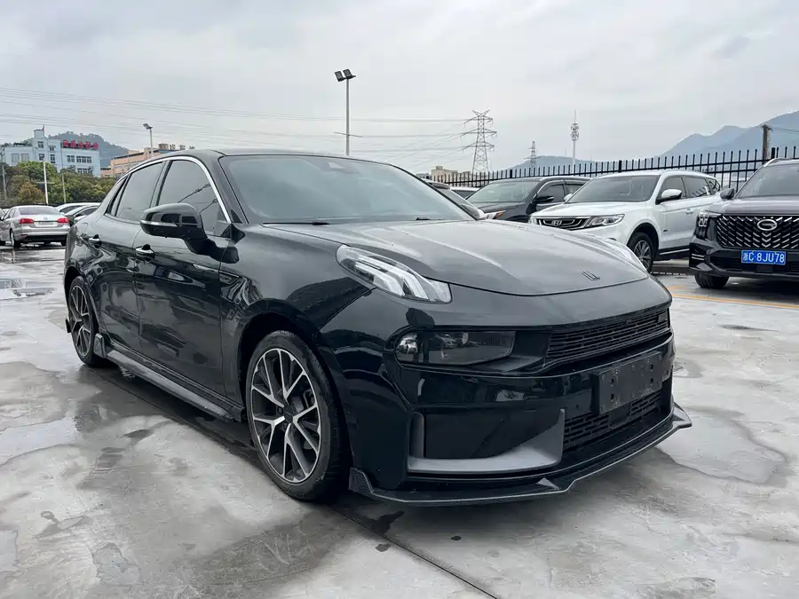 Lynk & Co 03