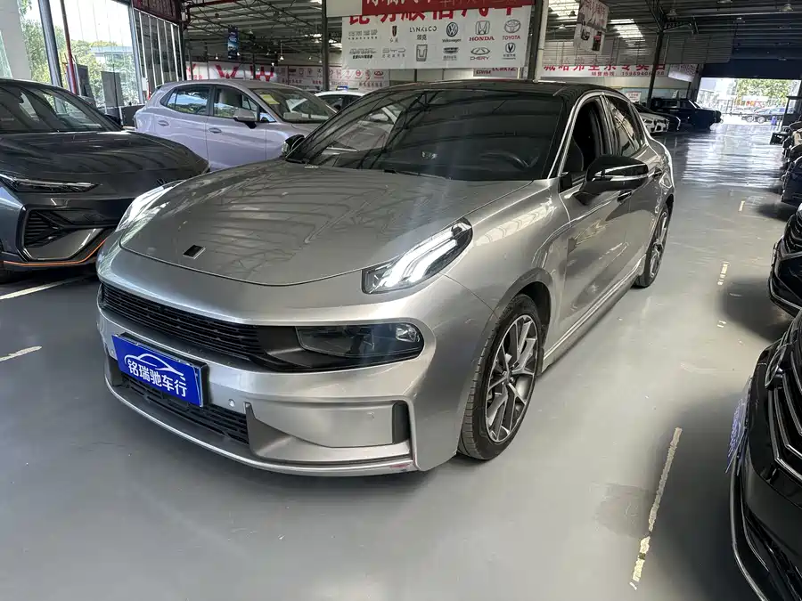 Lynk & Co 03