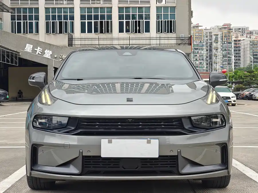 Lynk & Co 03