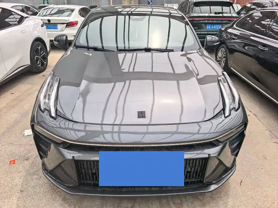 Lynk & Co 03
