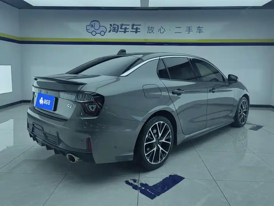 Lynk & Co 03
